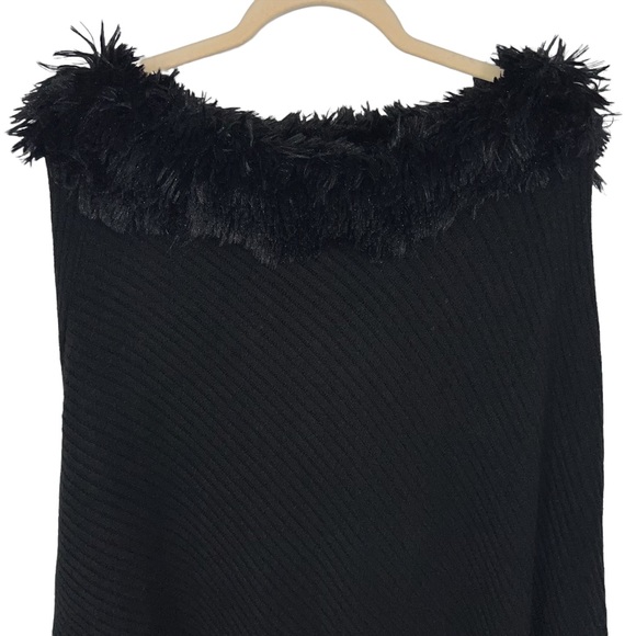 Steve Madden Black Faux Fur-Collar Poncho, One Size - Picture 3 of 10